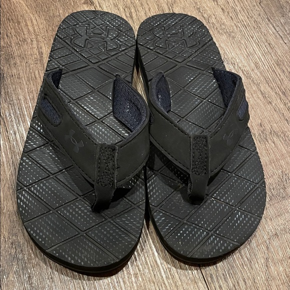 Under Armour Black Slides and Flip Flops Sandals Youth Boys Size 2 - Picture 7 of 10